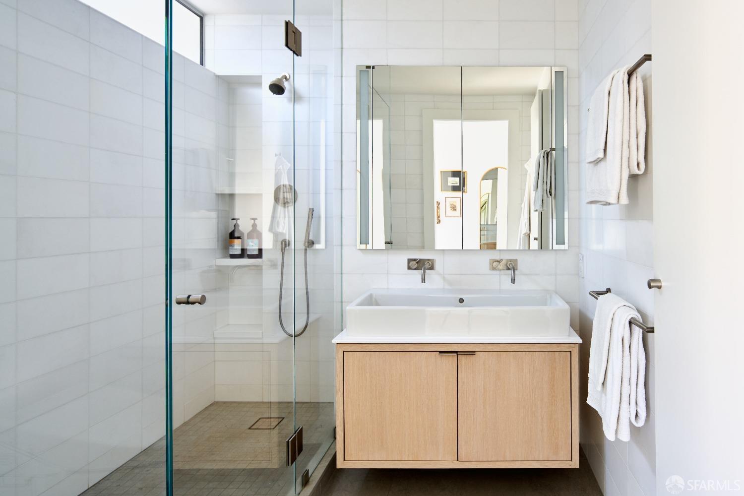 Detail Gallery Image 28 of 46 For 1338 Filbert St #D,  San Francisco,  CA 94109 - 3 Beds | 3 Baths