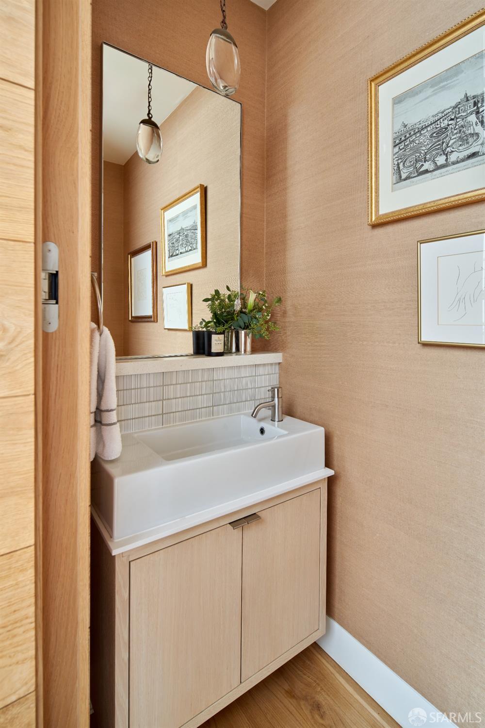 Detail Gallery Image 24 of 46 For 1338 Filbert St #D,  San Francisco,  CA 94109 - 3 Beds | 3 Baths
