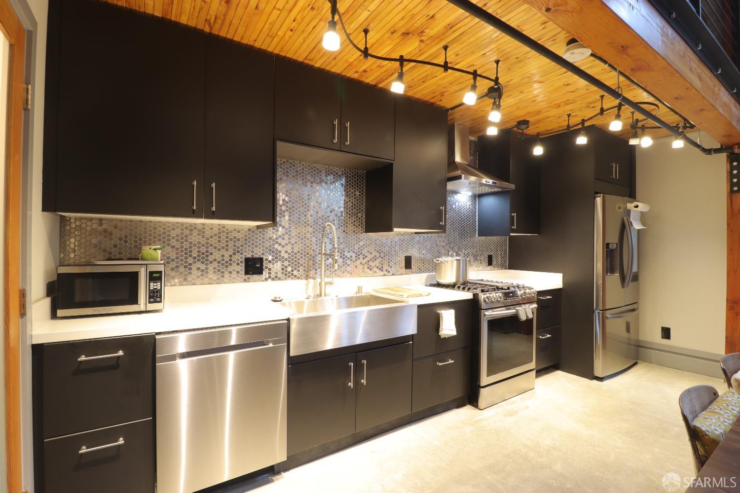 Detail Gallery Image 26 of 44 For 6105 San Pablo Ave #103,  Emeryville,  CA 94608 - 1 Beds | 1/1 Baths
