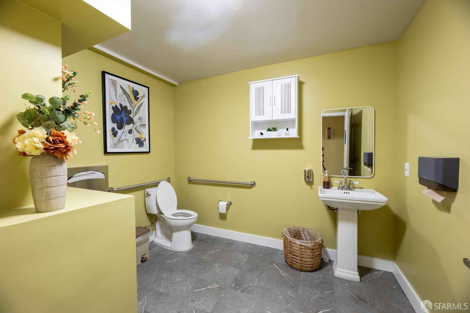 Detail Gallery Image 5 of 20 For 2160 Van Ness Ave, San Francisco,  CA 94109 - – Beds | – Baths
