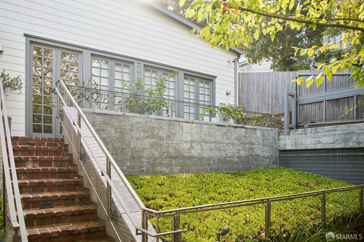 Detail Gallery Image 44 of 46 For 1338 Filbert St #D,  San Francisco,  CA 94109 - 3 Beds | 3 Baths