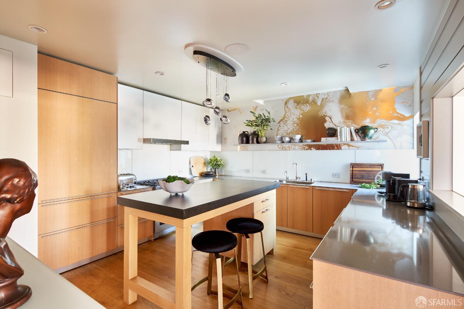 Detail Gallery Image 16 of 46 For 1338 Filbert St #D,  San Francisco,  CA 94109 - 3 Beds | 3 Baths