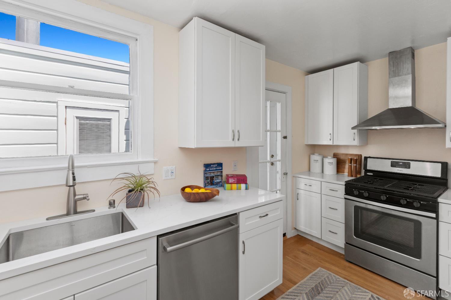 Detail Gallery Image 12 of 38 For 287 Staples Ave, San Francisco,  CA 94112 - 2 Beds | 1 Baths