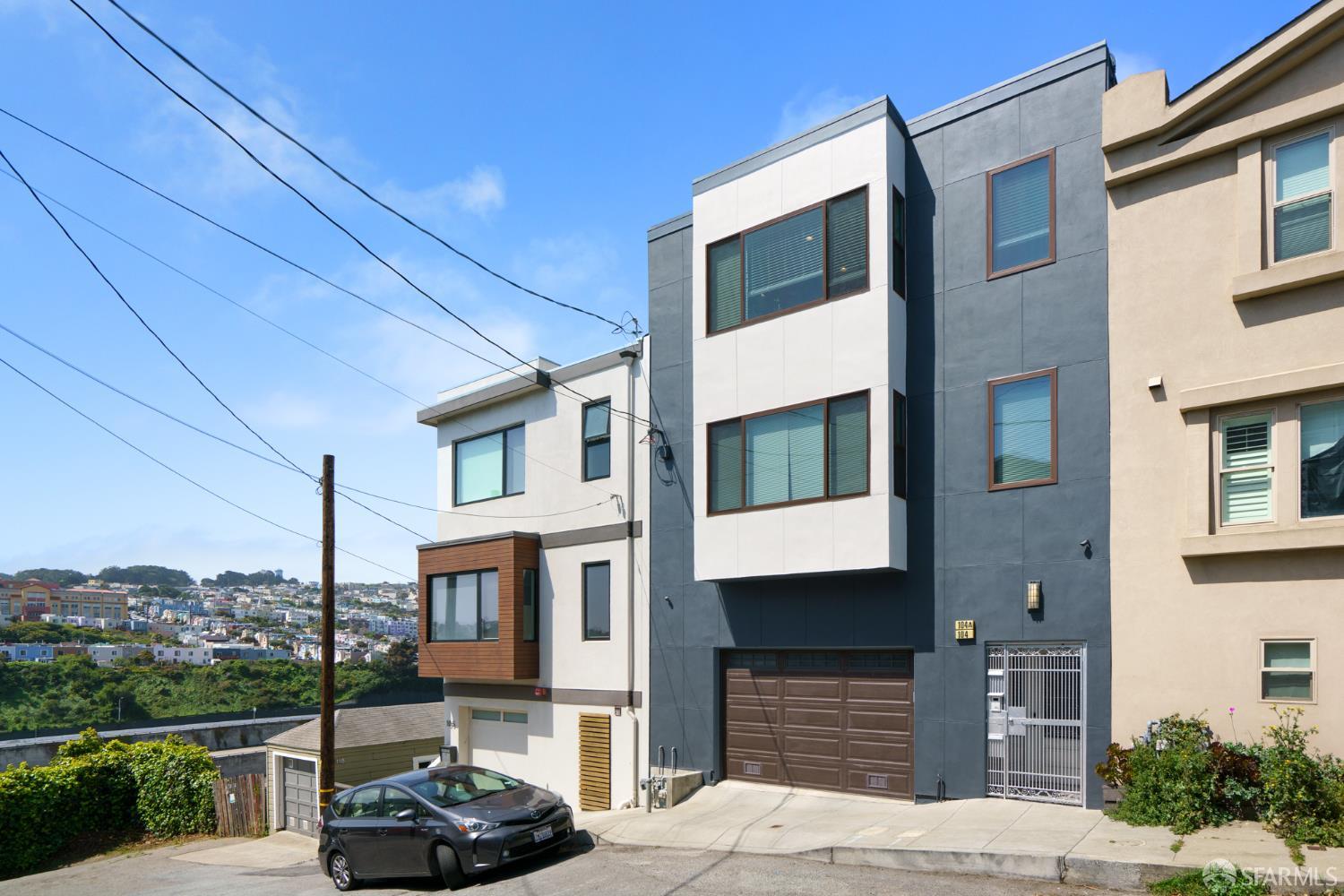 Photo #3: 425039838 Listing 