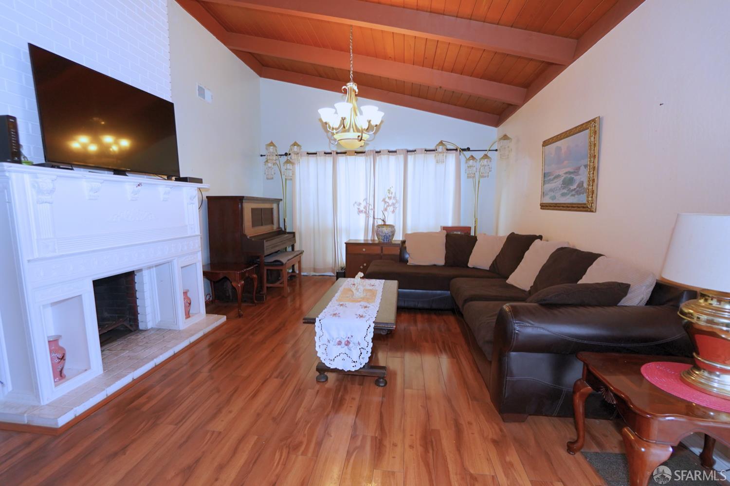 Detail Gallery Image 2 of 13 For 511 Skyline Dr, Daly City,  CA 94015 - 4 Beds | 2 Baths