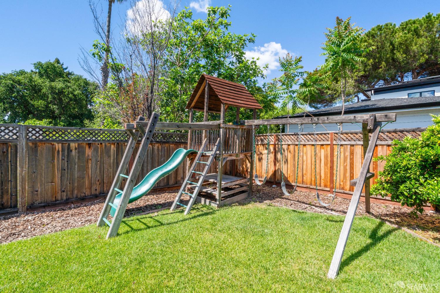 Detail Gallery Image 27 of 33 For 959 Johnson St, Redwood City,  CA 94061 - 3 Beds | 2 Baths