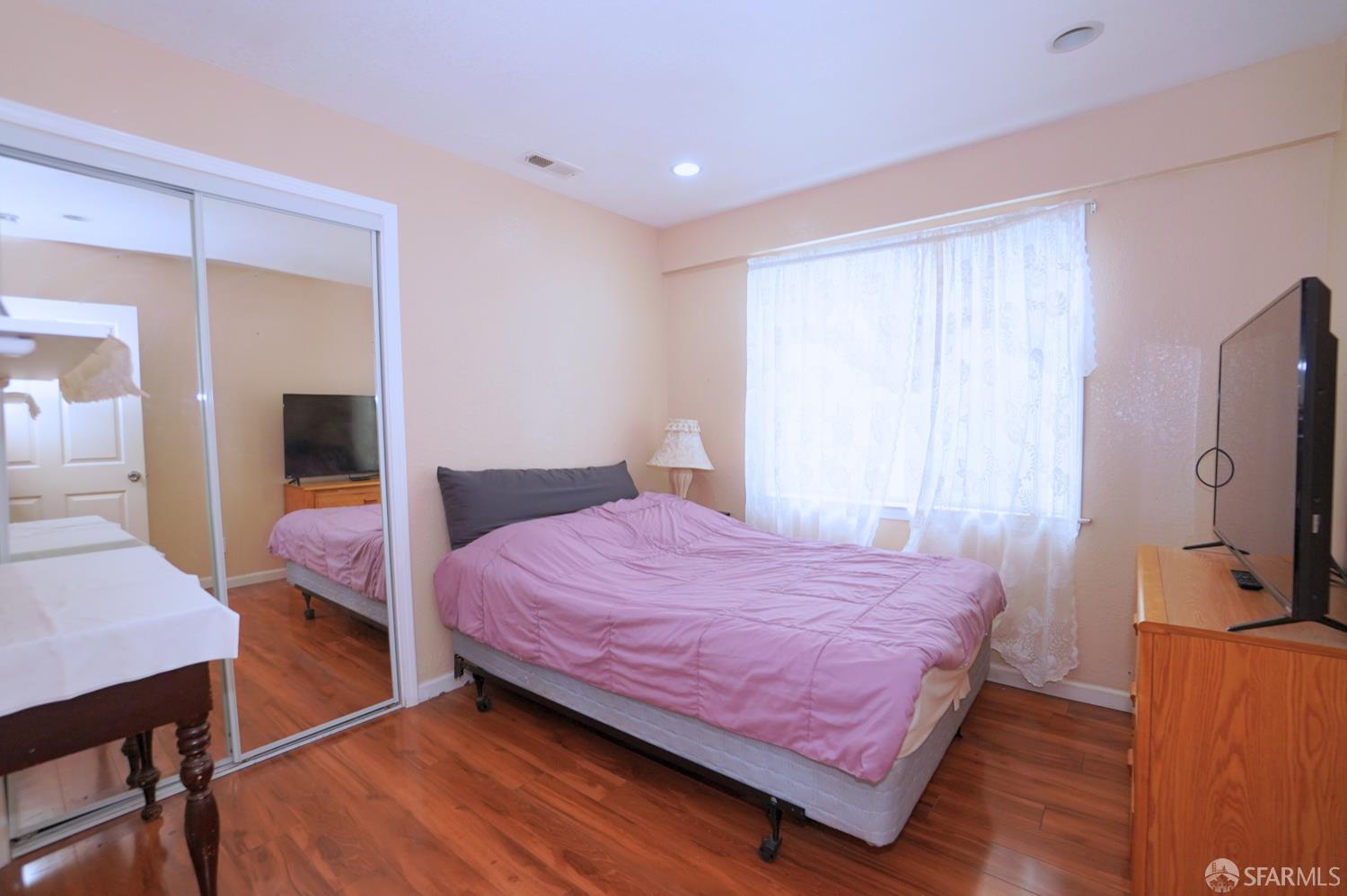 Detail Gallery Image 6 of 13 For 511 Skyline Dr, Daly City,  CA 94015 - 4 Beds | 2 Baths