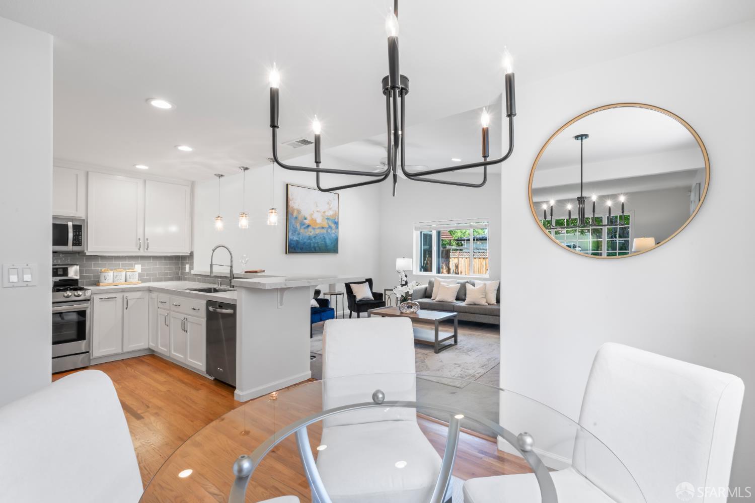 Detail Gallery Image 5 of 33 For 959 Johnson St, Redwood City,  CA 94061 - 3 Beds | 2 Baths