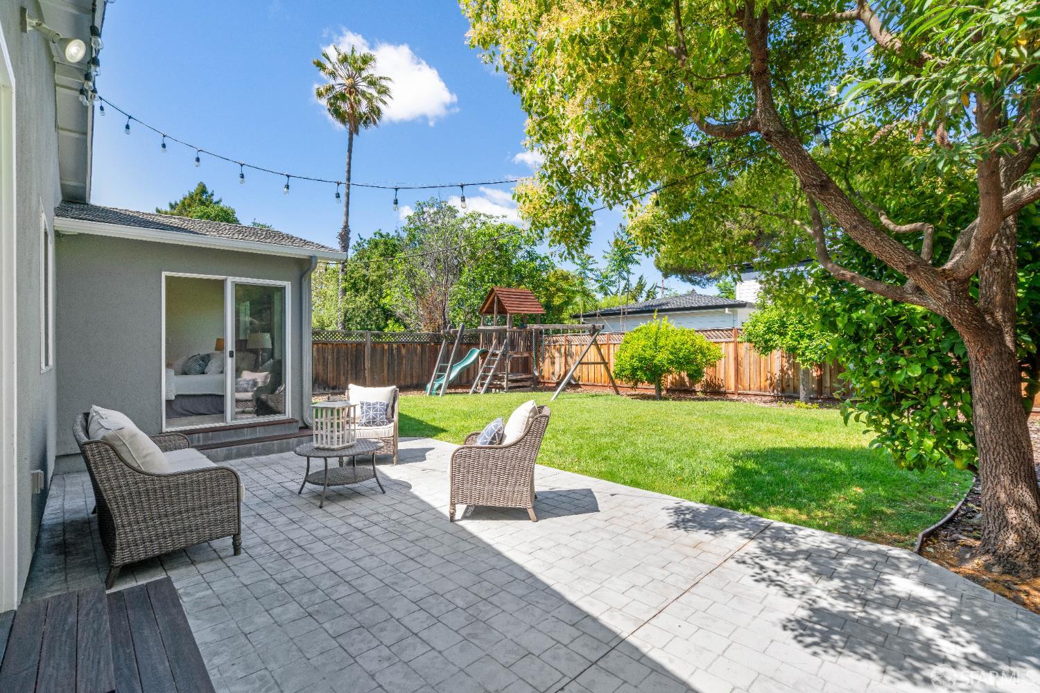 Detail Gallery Image 25 of 33 For 959 Johnson St, Redwood City,  CA 94061 - 3 Beds | 2 Baths