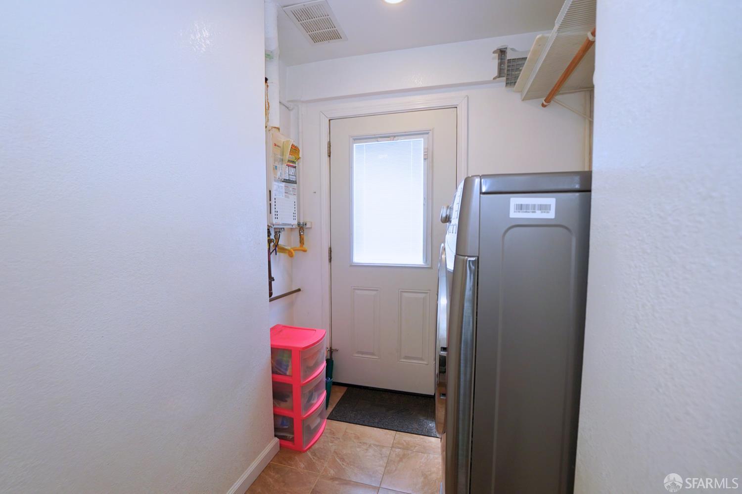 Detail Gallery Image 8 of 13 For 511 Skyline Dr, Daly City,  CA 94015 - 4 Beds | 2 Baths