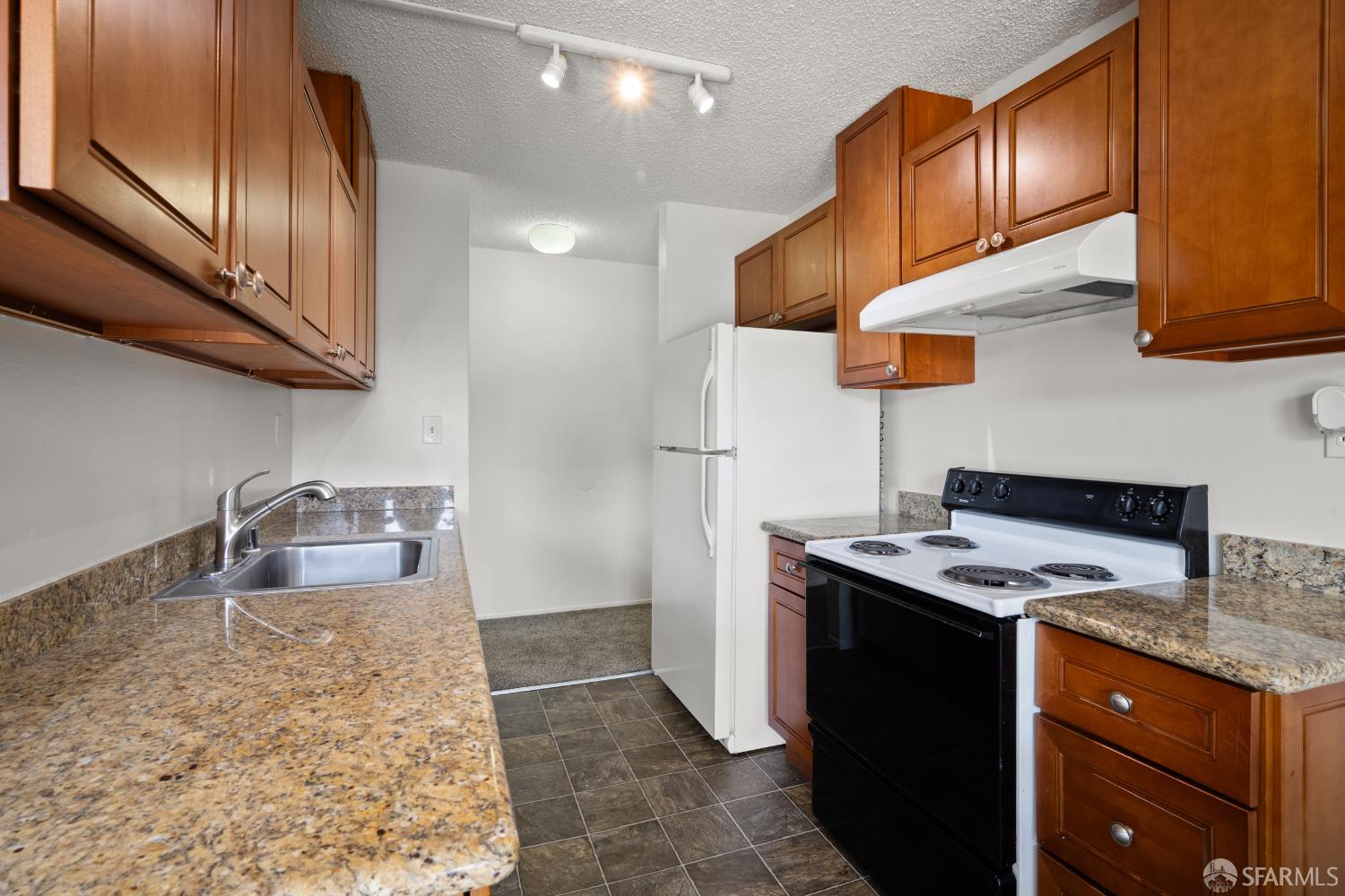 Detail Gallery Image 7 of 26 For 1919 Ygnacio Valley Rd #33,  Walnut Creek,  CA 94598 - 2 Beds | 1/1 Baths