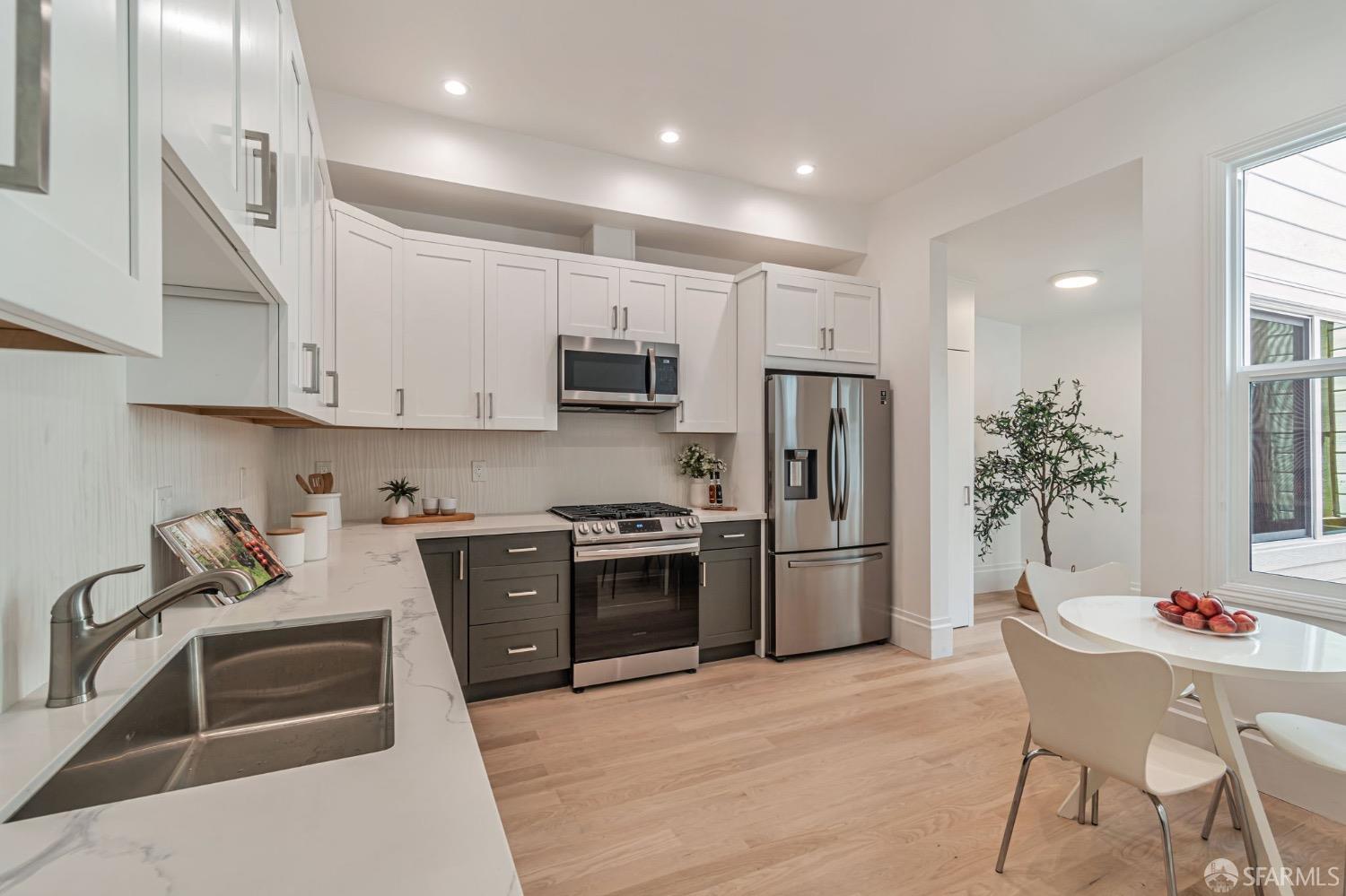 Detail Gallery Image 5 of 45 For 287 Church St, San Francisco,  CA 94114 - 2 Beds | 2 Baths
