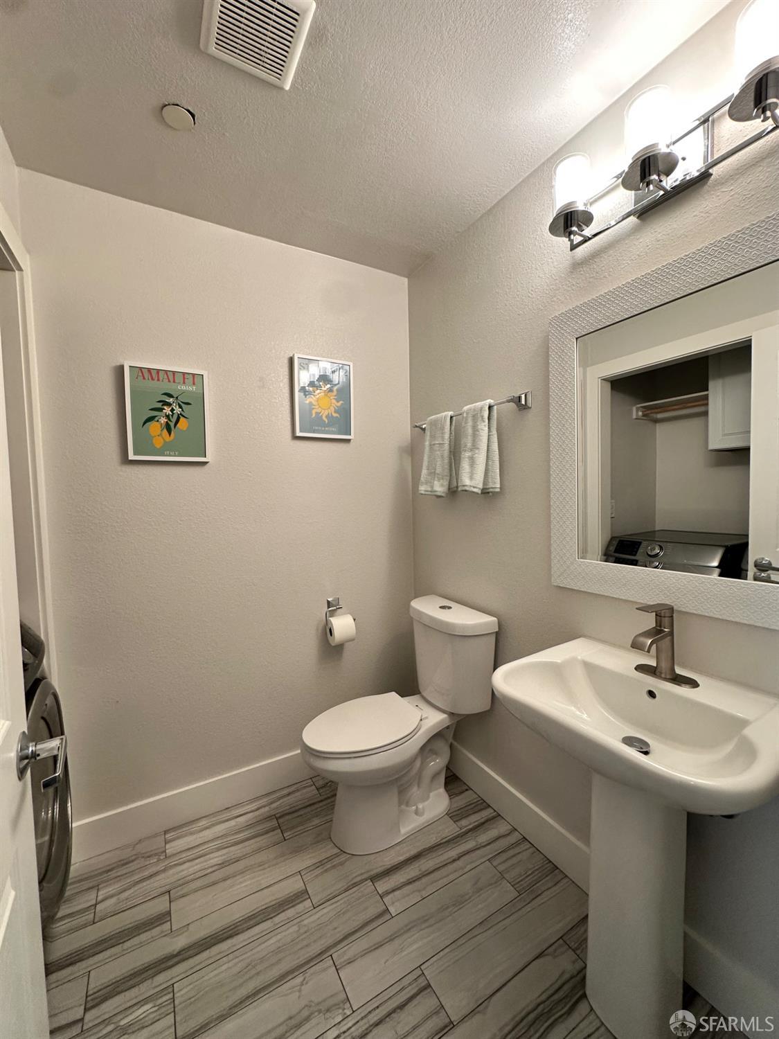 Detail Gallery Image 17 of 22 For 139 Hall Ln, Walnut Creek,  CA 94597 - 2 Beds | 3/1 Baths