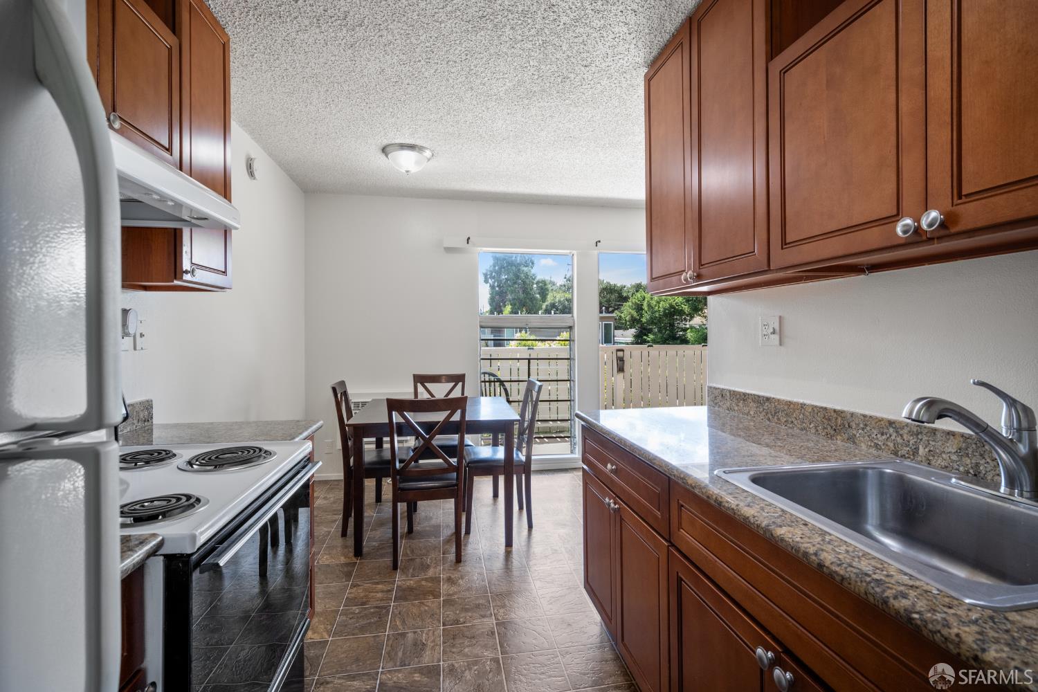 Detail Gallery Image 6 of 26 For 1919 Ygnacio Valley Rd #33,  Walnut Creek,  CA 94598 - 2 Beds | 1/1 Baths