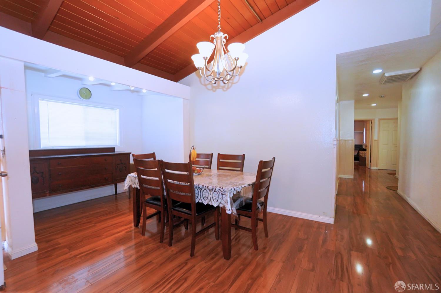 Detail Gallery Image 4 of 13 For 511 Skyline Dr, Daly City,  CA 94015 - 4 Beds | 2 Baths
