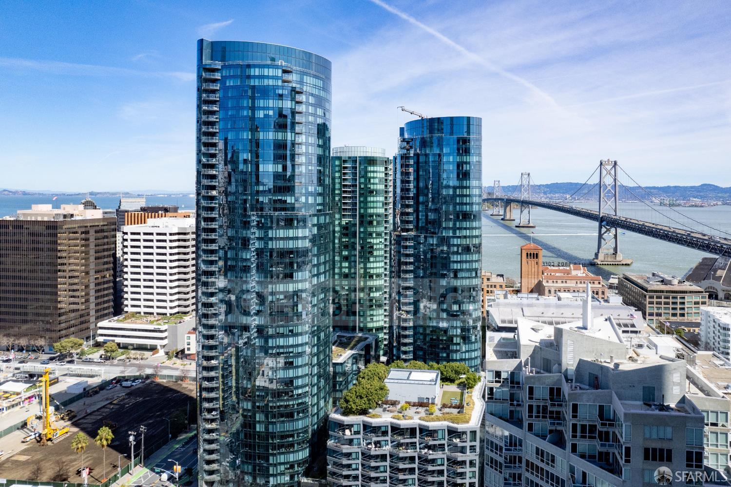 338 Main San Francisco, California Residence #6E is a spacious 2bd/2ba offering a thoughtfully designed layout, from nearly every angle. The chef's kitchen is appointed with SieMatic cabinetry, top-of-the-line Gaggenau appliances, Caesarstone countertops, and an eat-in island ideal for casual dining. Just off the kitchen and dining area, a private deck offers peek-a-boo views of the Bay Bridge, perfect for morning coffee or evening unwinding. From the living area, enjoy tranquil views of the lush courtyard gardens three stories below. The expansive primary suite features a generous walk-in closet, additional linen storage, and a spa-like bath with dual vanities, a soaking tub, and a separate glass-enclosed shower. The second bedroom offers a spacious layout large enough to have a bedroom and desk. Additional highlights include light wide-plank oak flooring, custom built-out closets, automated window treatments, an in-unit Bosch washer & dryer, private storage, and one valet parking space. Regarded as one of the premier amenity-rich buildings on the West Coast, Lumina offers over an acre of world-class features including a 70-foot heated lap pool, Jay Wright-designed fitness center, spa, bi-level club lounge, private dining room, movie theater, game room, children's playroom, rooftop terrace, and Woodlands Market.