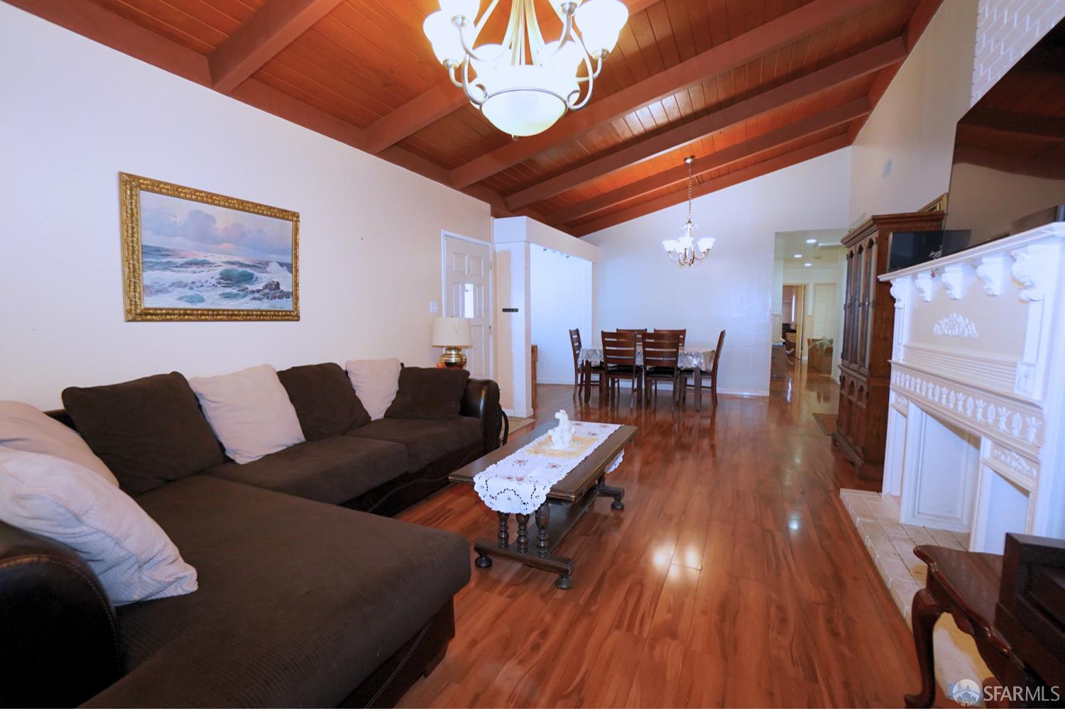 Detail Gallery Image 3 of 13 For 511 Skyline Dr, Daly City,  CA 94015 - 4 Beds | 2 Baths