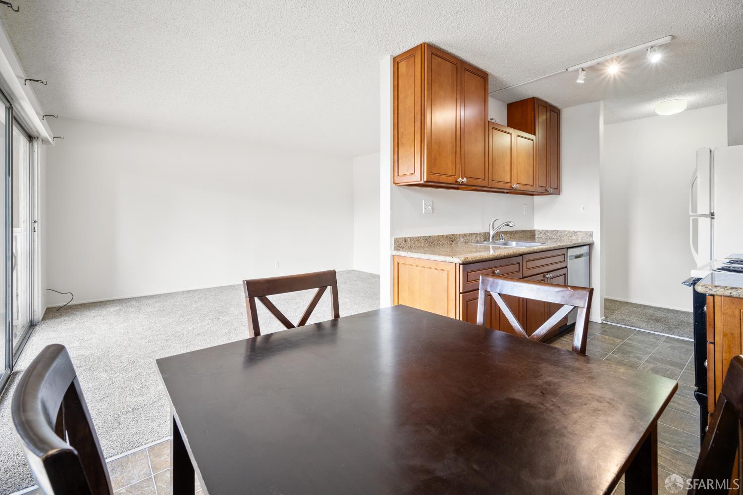 Detail Gallery Image 8 of 26 For 1919 Ygnacio Valley Rd #33,  Walnut Creek,  CA 94598 - 2 Beds | 1/1 Baths