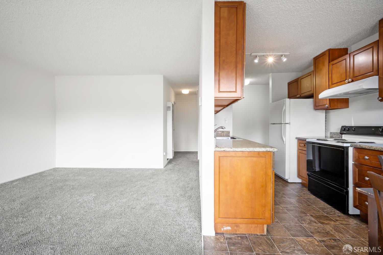 Detail Gallery Image 9 of 26 For 1919 Ygnacio Valley Rd #33,  Walnut Creek,  CA 94598 - 2 Beds | 1/1 Baths