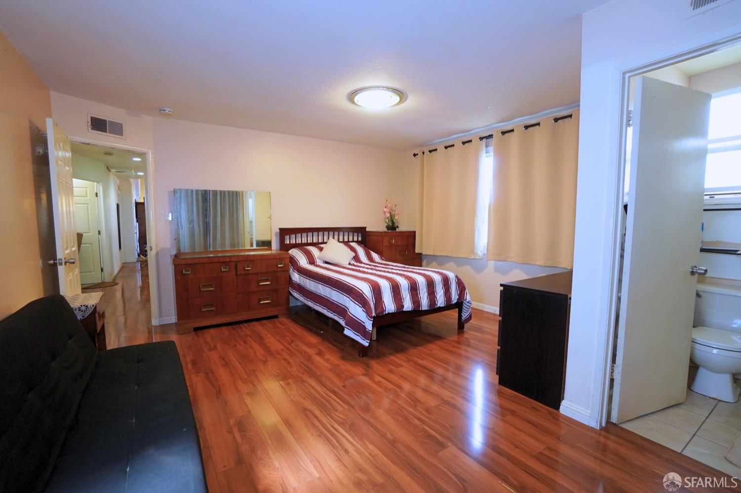 Detail Gallery Image 10 of 13 For 511 Skyline Dr, Daly City,  CA 94015 - 4 Beds | 2 Baths