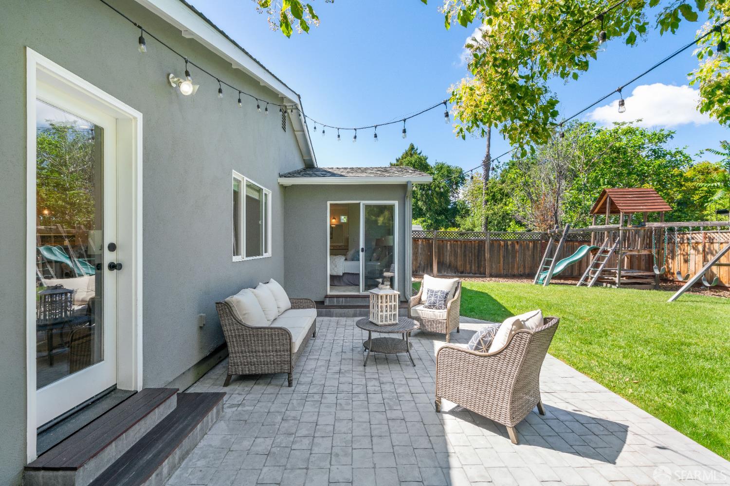 Detail Gallery Image 24 of 33 For 959 Johnson St, Redwood City,  CA 94061 - 3 Beds | 2 Baths