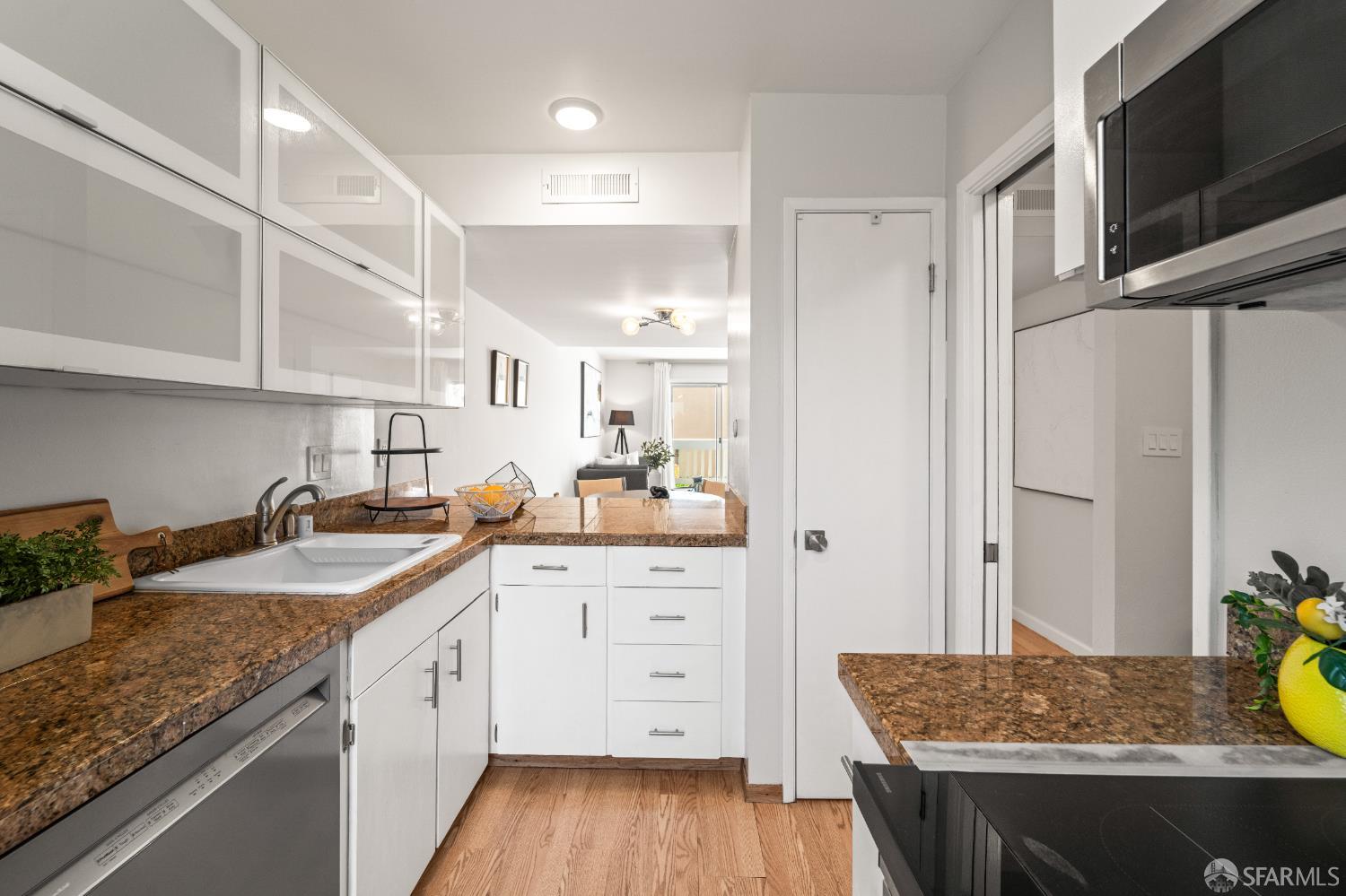 Detail Gallery Image 10 of 53 For 3433 Norton Way #6,  Pleasanton,  CA 94566 - 2 Beds | 1/1 Baths