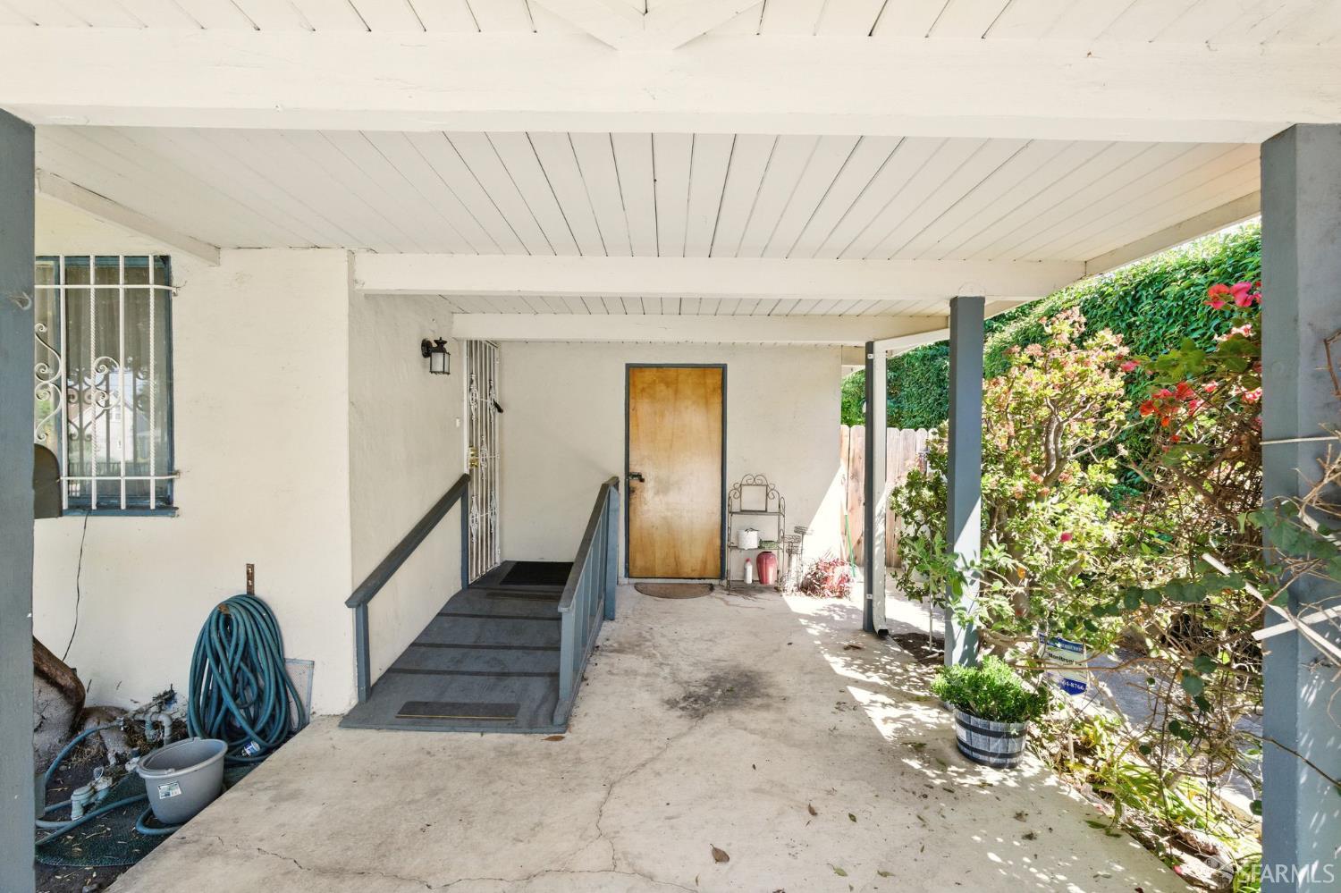 Detail Gallery Image 3 of 25 For 1146 Carlton Ave, Menlo Park,  CA 94025 - 3 Beds | 1 Baths