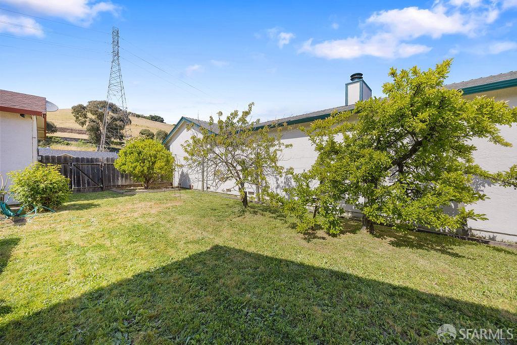 Detail Gallery Image 32 of 34 For 2030 Sarah Dr, Pinole,  CA 94564 - 2 Beds | 2 Baths