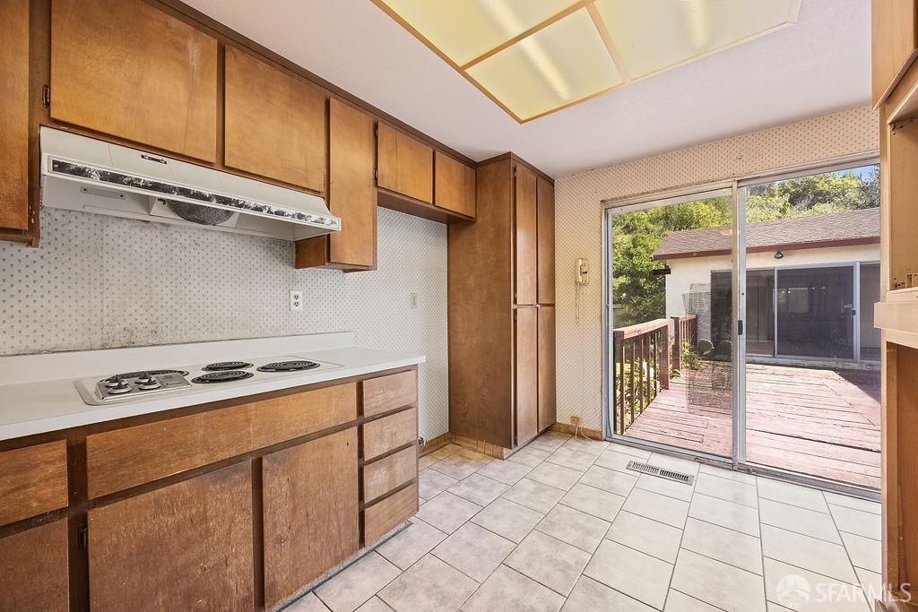 Detail Gallery Image 11 of 34 For 2030 Sarah Dr, Pinole,  CA 94564 - 2 Beds | 2 Baths