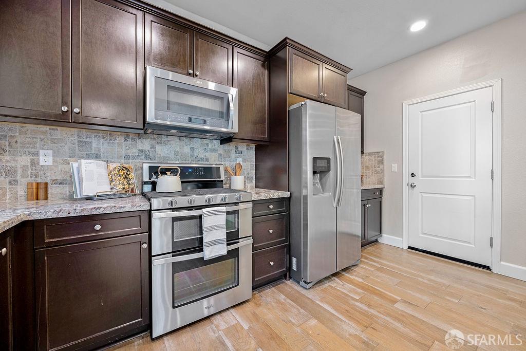 Detail Gallery Image 13 of 55 For 192 Montevina Way, Hayward,  CA 94545 - 5 Beds | 3 Baths