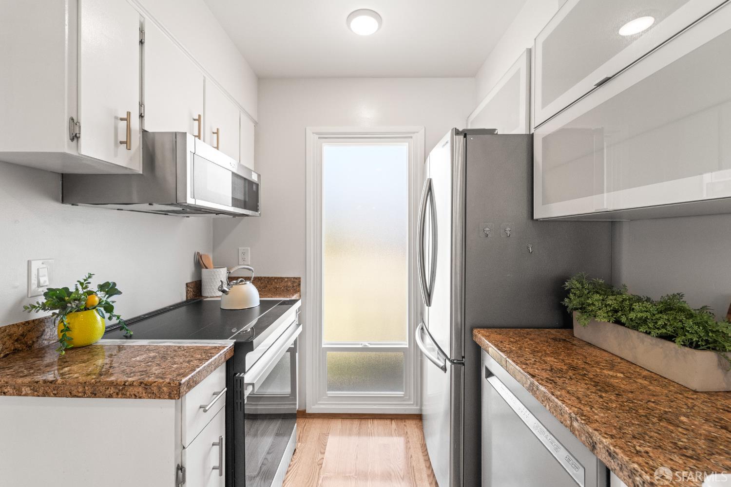 Detail Gallery Image 9 of 53 For 3433 Norton Way #6,  Pleasanton,  CA 94566 - 2 Beds | 1/1 Baths