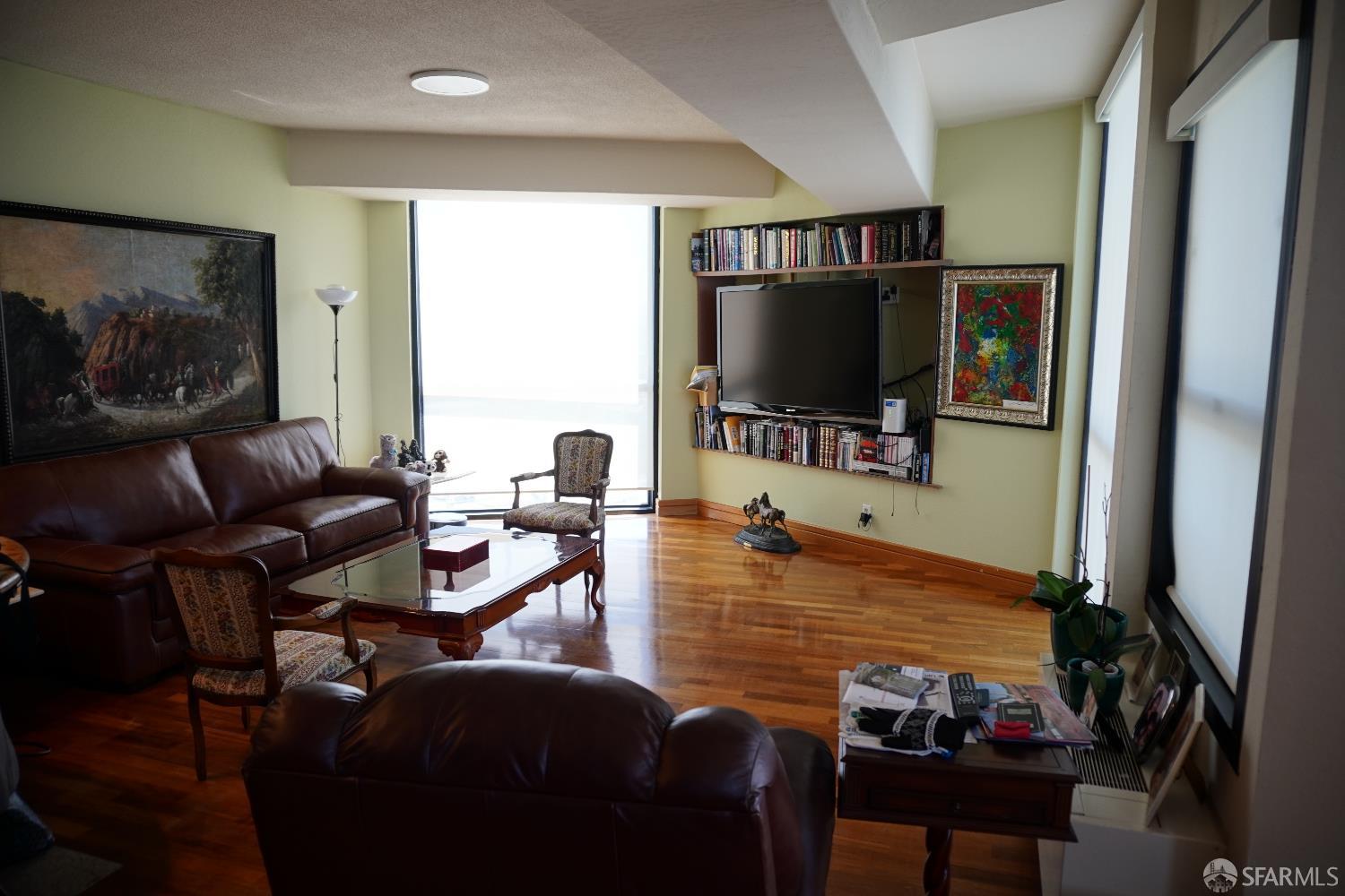 Detail Gallery Image 3 of 21 For 6363 Christie Ave #2426,  Emeryville,  CA 94608 - 2 Beds | 2 Baths