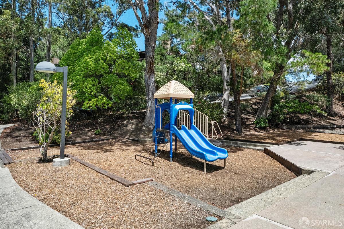 Detail Gallery Image 49 of 54 For 3349 Brittan Ave #12,  San Carlos,  CA 94070 - 3 Beds | 2 Baths