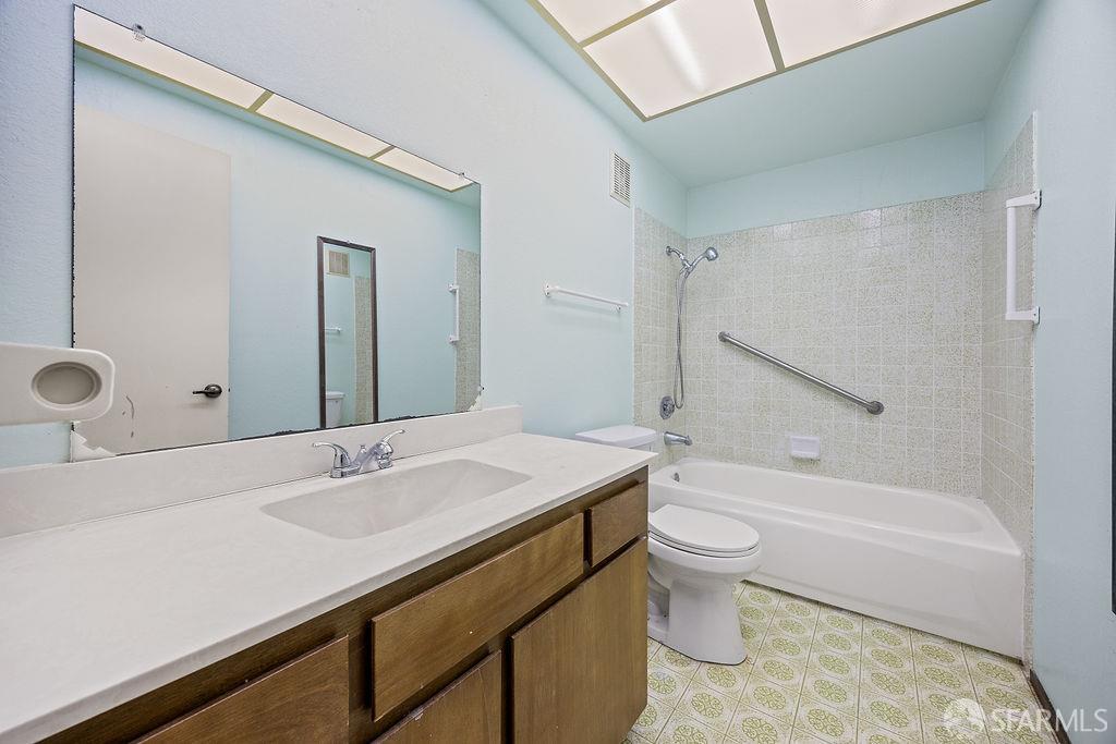 Detail Gallery Image 15 of 34 For 2030 Sarah Dr, Pinole,  CA 94564 - 2 Beds | 2 Baths