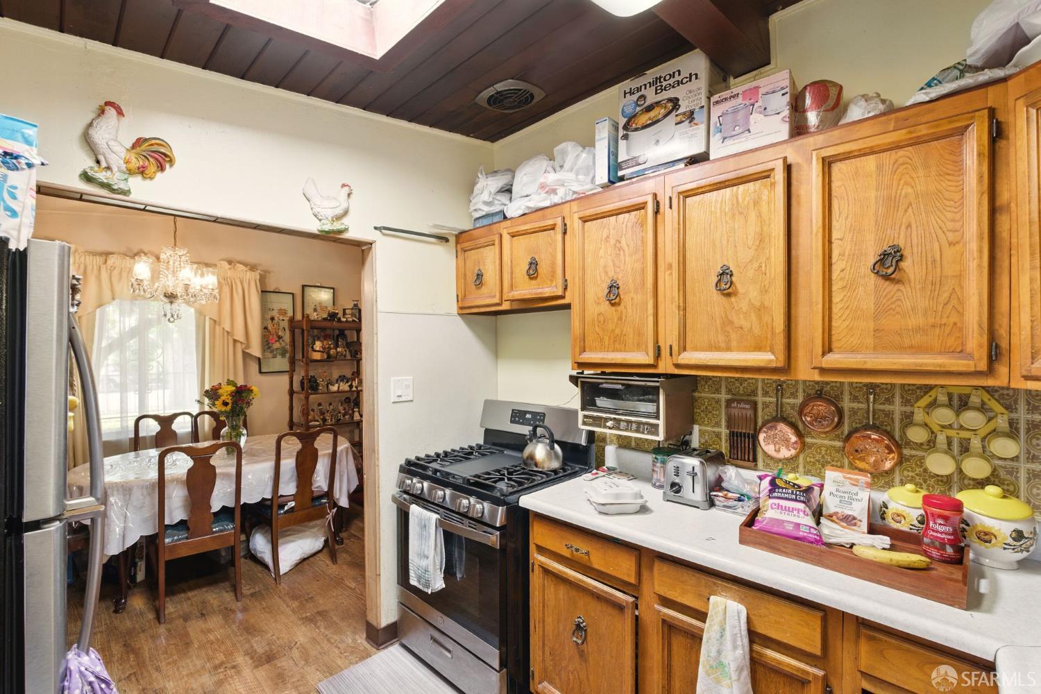 Detail Gallery Image 8 of 25 For 1146 Carlton Ave, Menlo Park,  CA 94025 - 3 Beds | 1 Baths