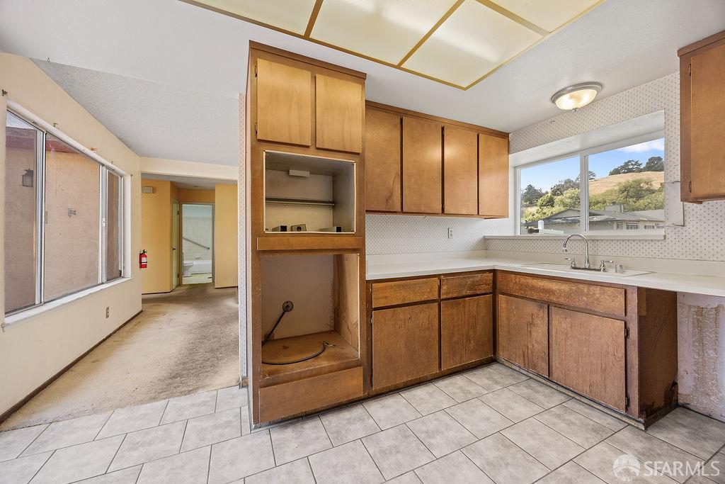 Detail Gallery Image 10 of 34 For 2030 Sarah Dr, Pinole,  CA 94564 - 2 Beds | 2 Baths