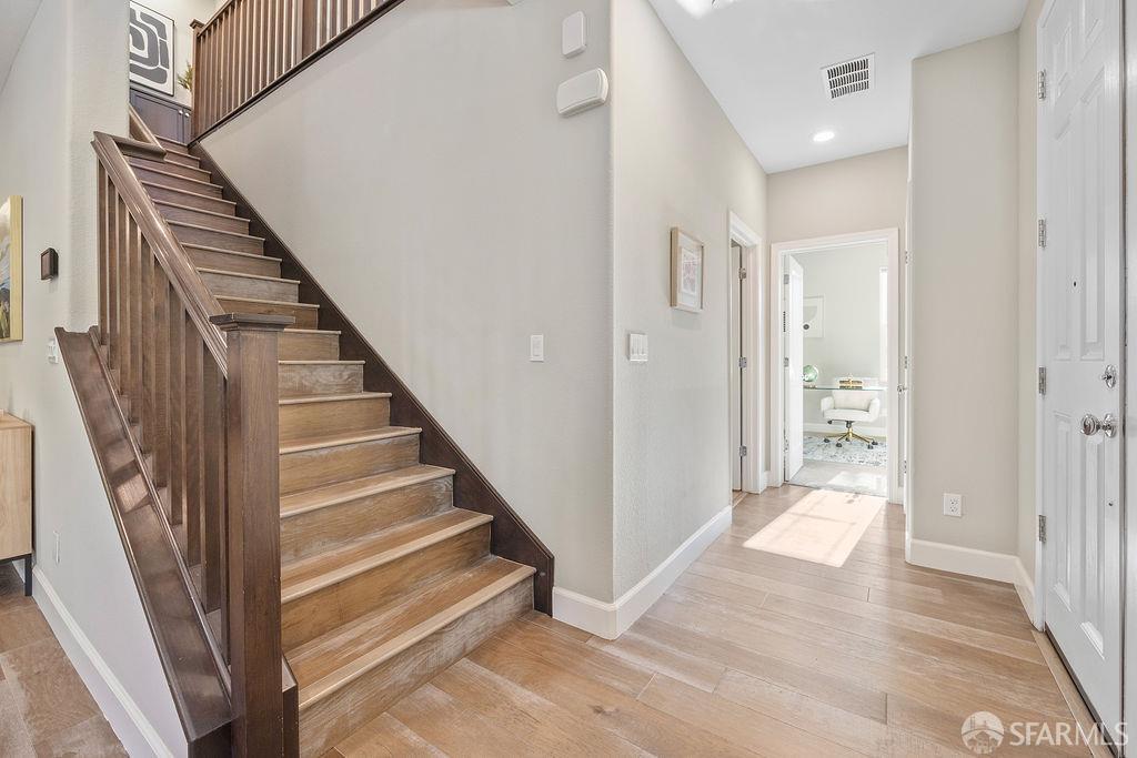Detail Gallery Image 16 of 55 For 192 Montevina Way, Hayward,  CA 94545 - 5 Beds | 3 Baths