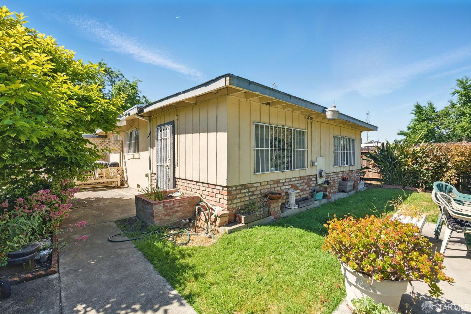 Detail Gallery Image 17 of 25 For 1146 Carlton Ave, Menlo Park,  CA 94025 - 3 Beds | 1 Baths