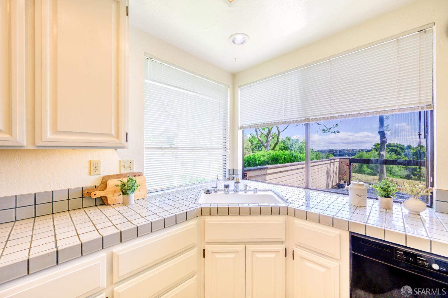 Detail Gallery Image 27 of 64 For 3370 Longview Ct, San Pablo,  CA 94806 - 3 Beds | 2/1 Baths