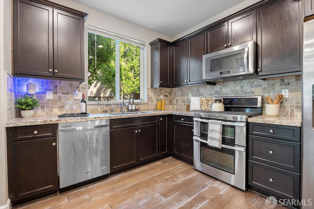Detail Gallery Image 12 of 55 For 192 Montevina Way, Hayward,  CA 94545 - 5 Beds | 3 Baths