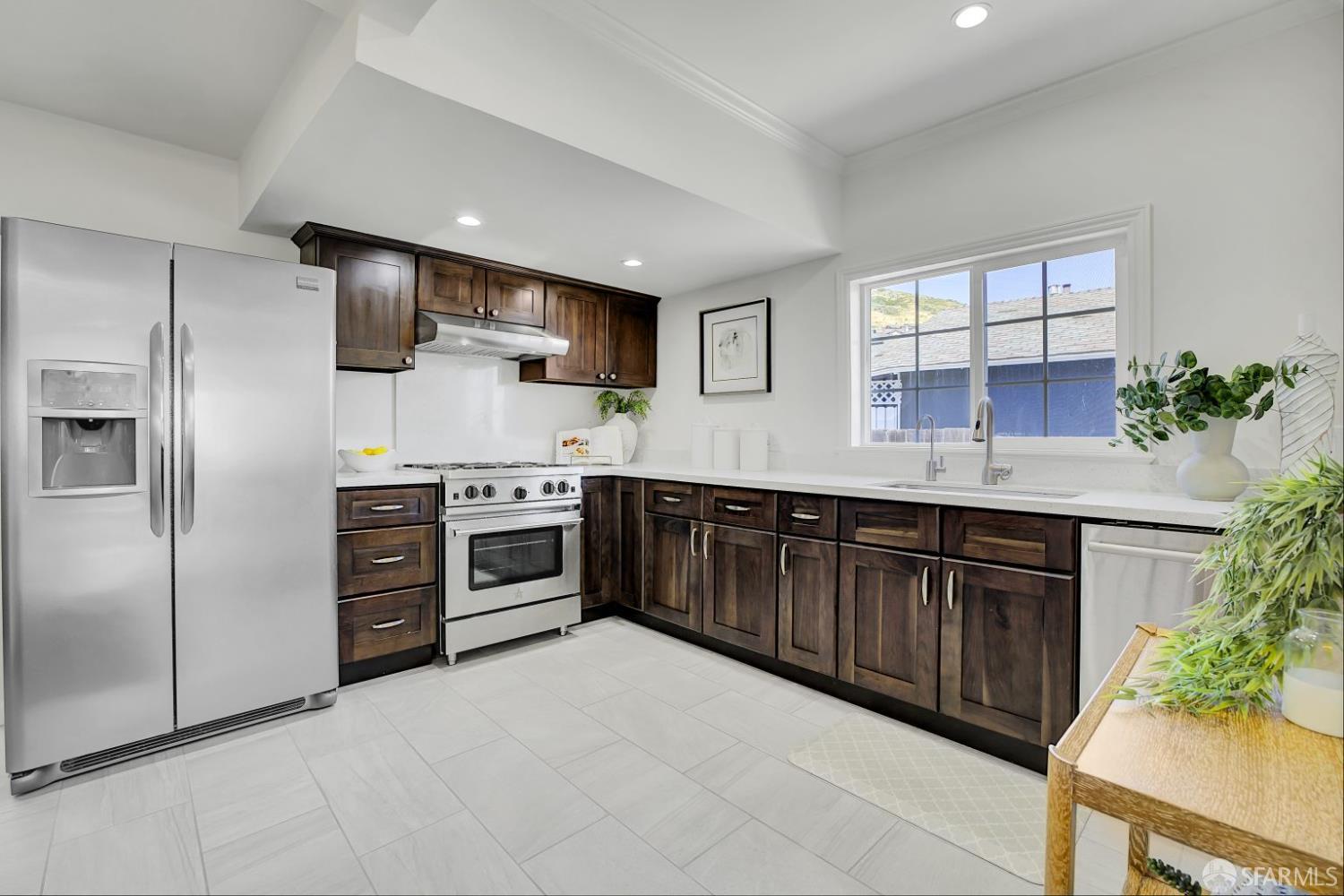Detail Gallery Image 9 of 41 For 103 Green Ave, South San Francisco,  CA 94080 - 2 Beds | 2 Baths