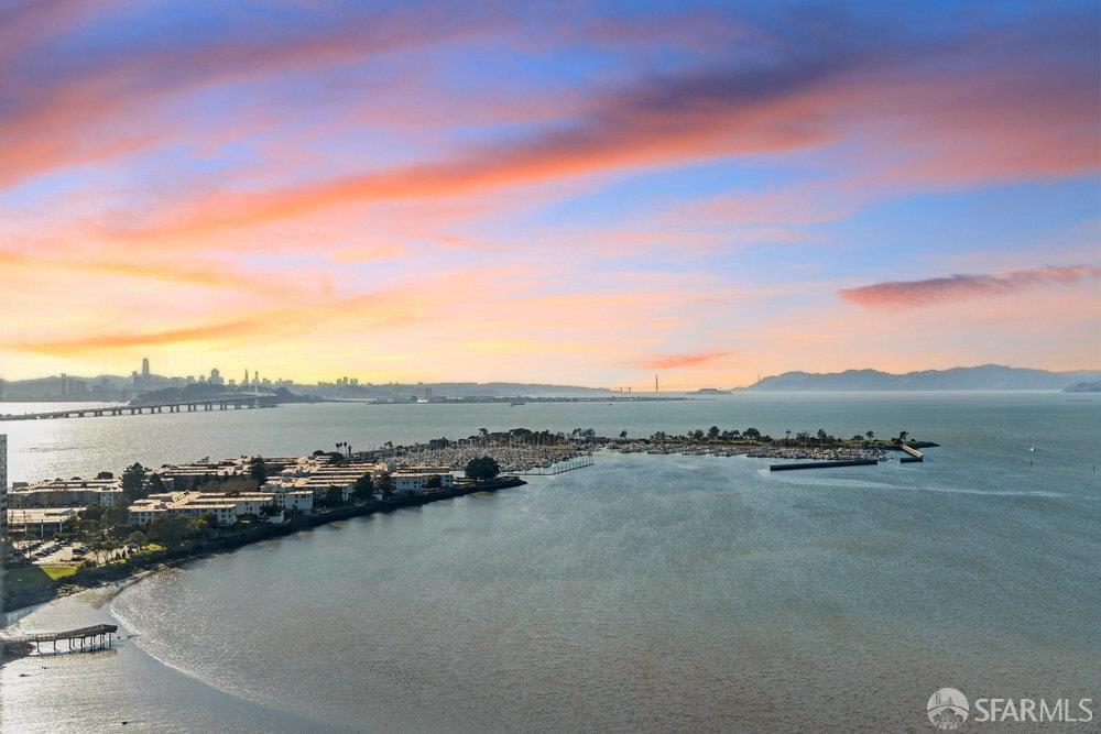 Detail Gallery Image 18 of 21 For 6363 Christie Ave #2426,  Emeryville,  CA 94608 - 2 Beds | 2 Baths