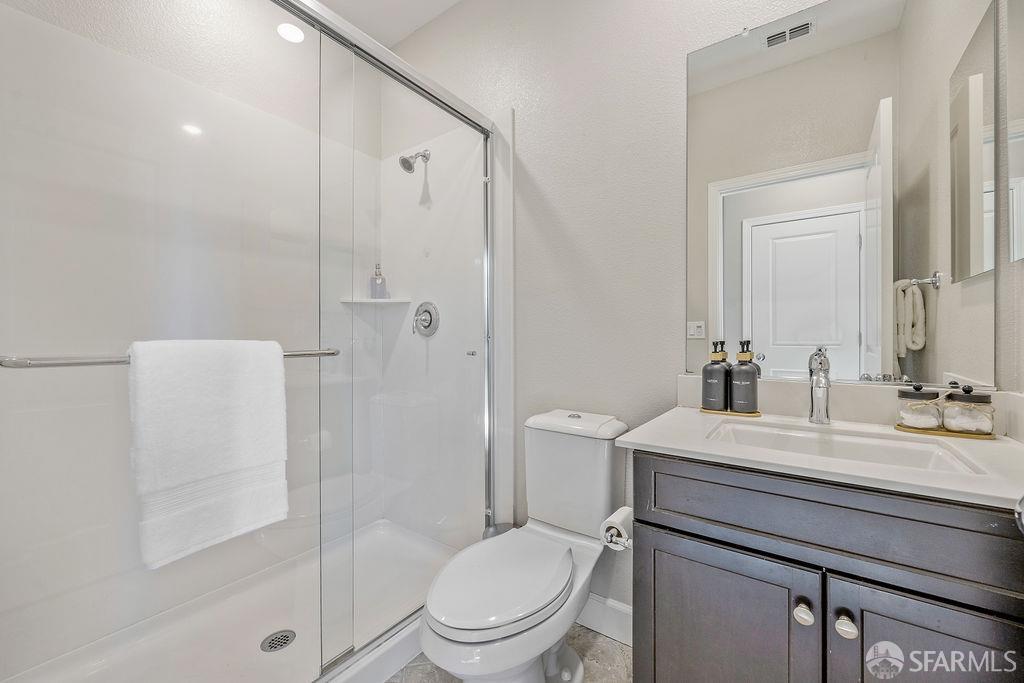 Detail Gallery Image 17 of 55 For 192 Montevina Way, Hayward,  CA 94545 - 5 Beds | 3 Baths
