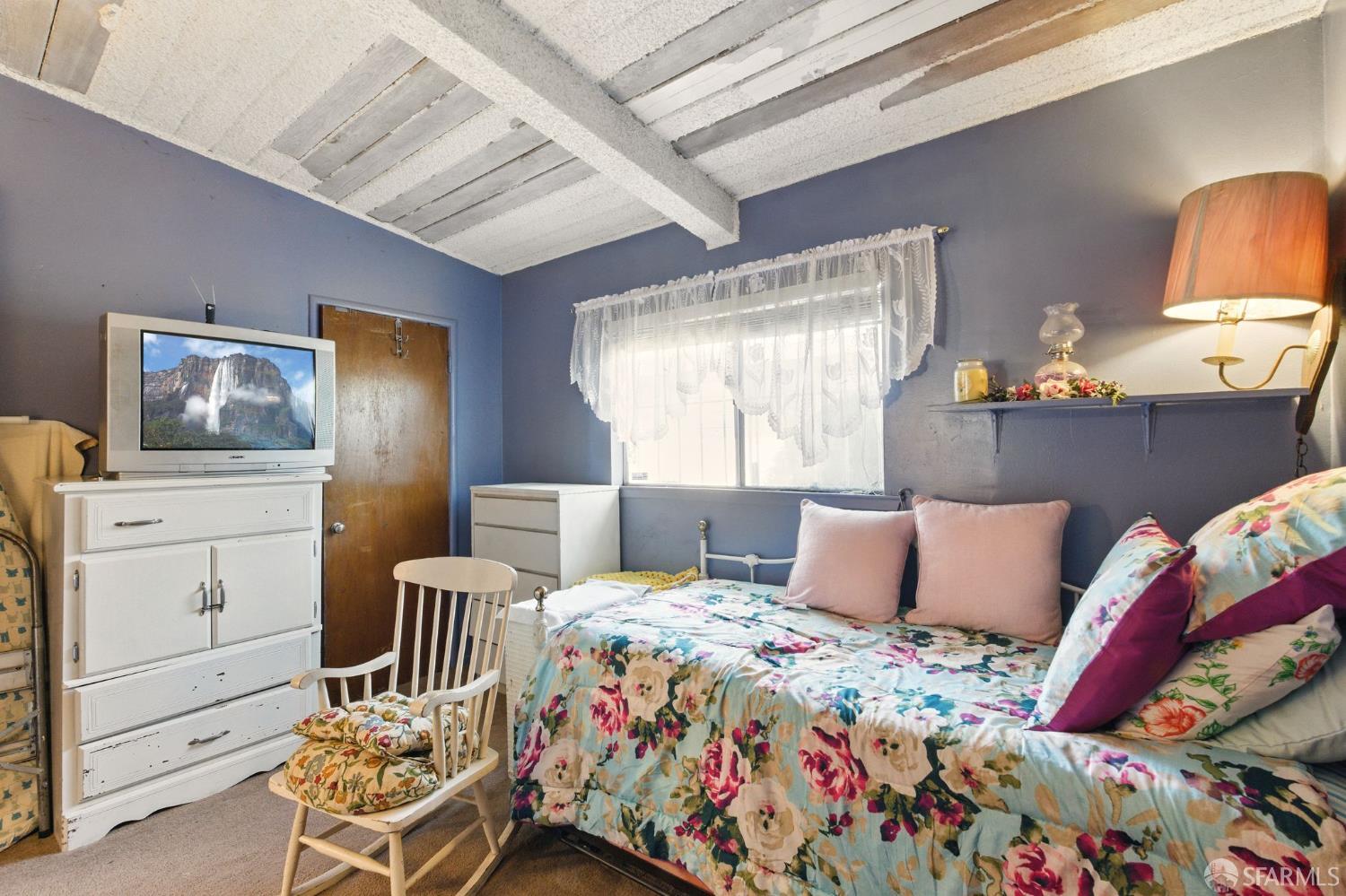 Detail Gallery Image 12 of 25 For 1146 Carlton Ave, Menlo Park,  CA 94025 - 3 Beds | 1 Baths