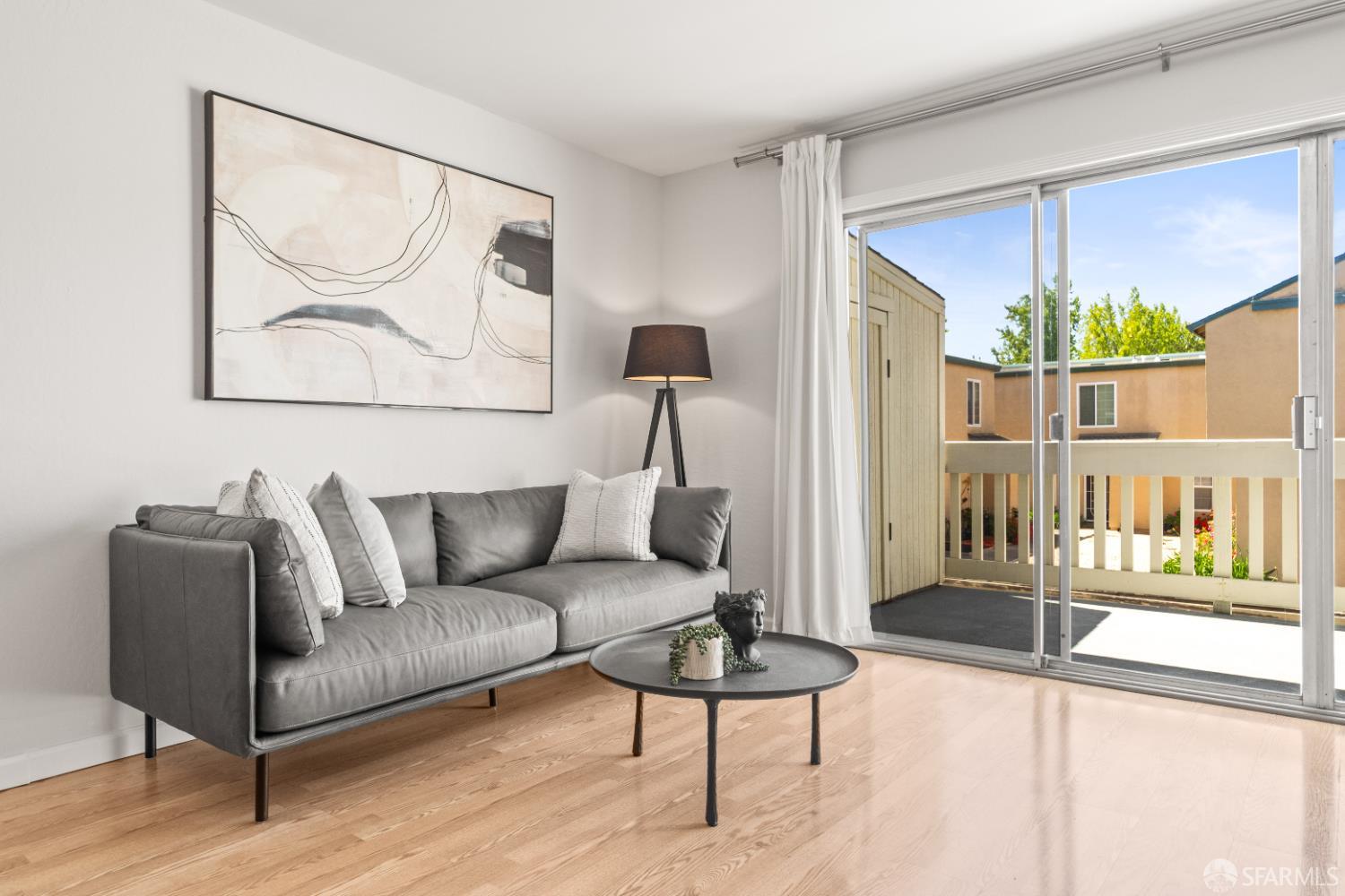 Detail Gallery Image 4 of 53 For 3433 Norton Way #6,  Pleasanton,  CA 94566 - 2 Beds | 1/1 Baths