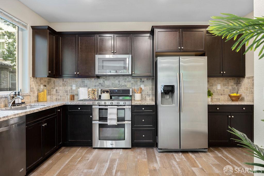 Detail Gallery Image 14 of 55 For 192 Montevina Way, Hayward,  CA 94545 - 5 Beds | 3 Baths
