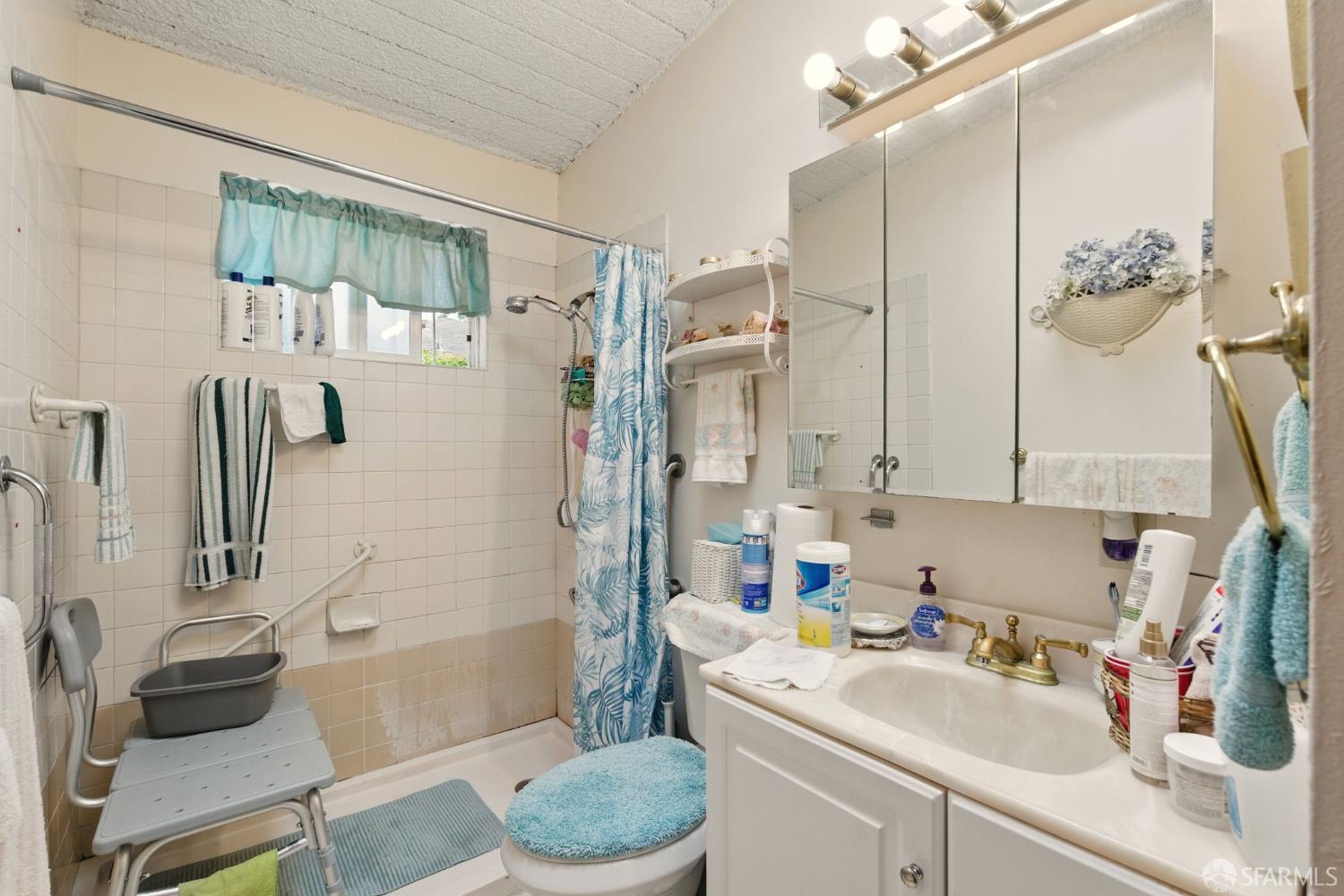 Detail Gallery Image 14 of 25 For 1146 Carlton Ave, Menlo Park,  CA 94025 - 3 Beds | 1 Baths