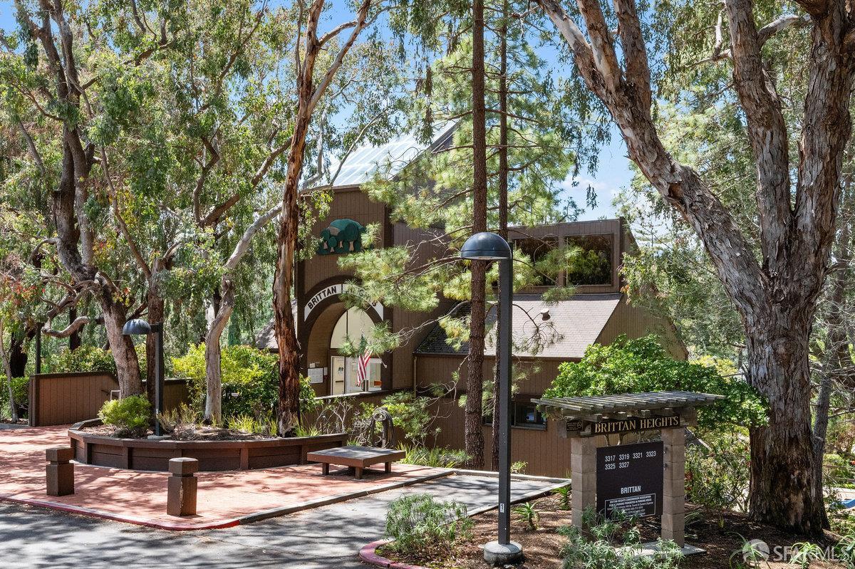 Detail Gallery Image 51 of 54 For 3349 Brittan Ave #12,  San Carlos,  CA 94070 - 3 Beds | 2 Baths