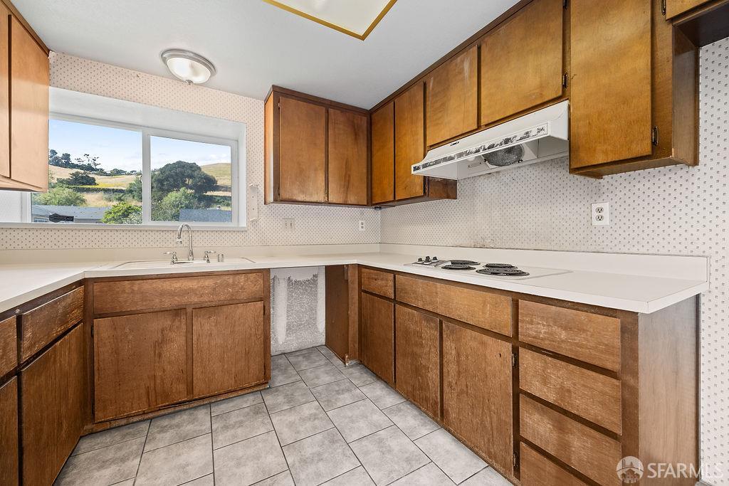Detail Gallery Image 8 of 34 For 2030 Sarah Dr, Pinole,  CA 94564 - 2 Beds | 2 Baths