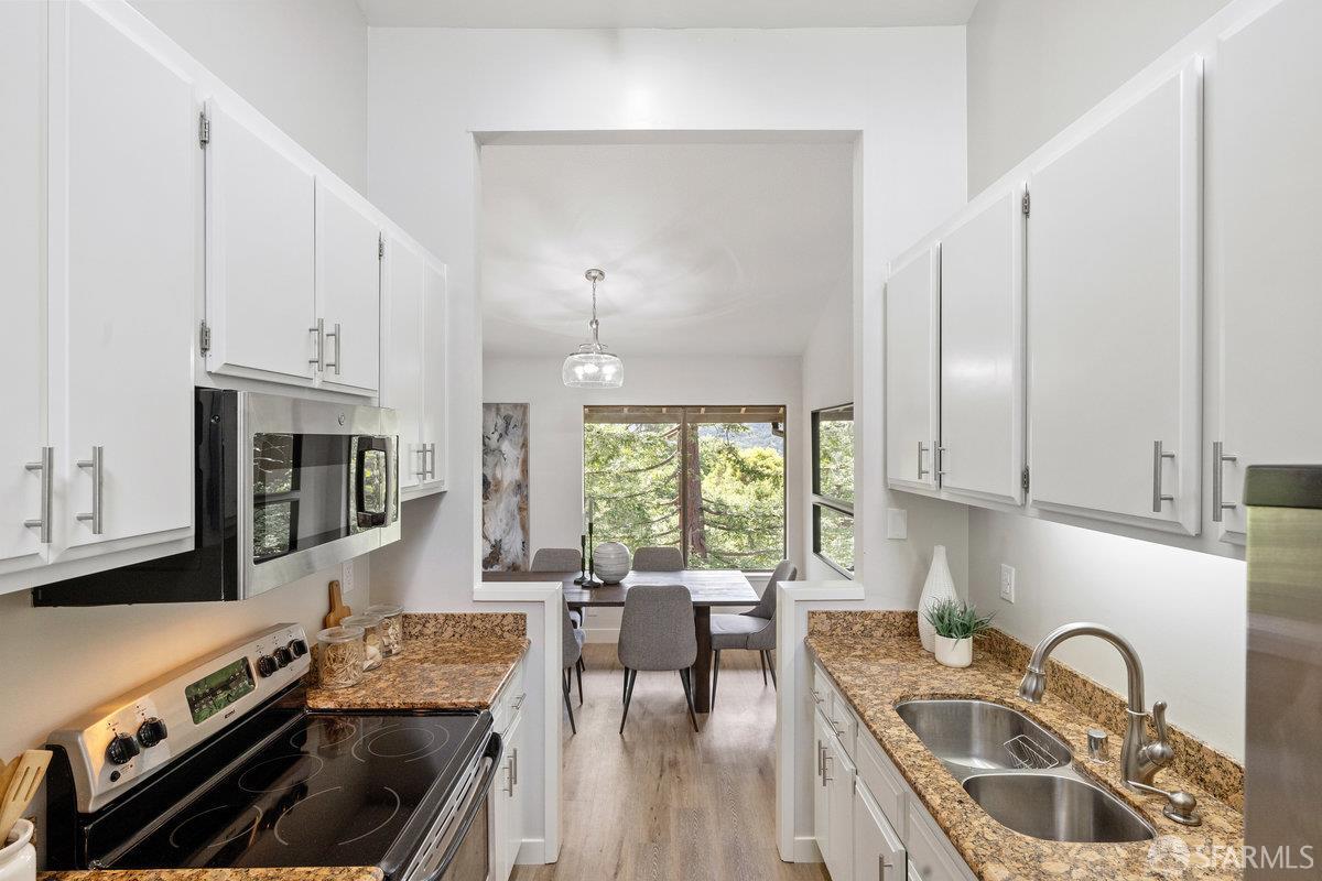 Detail Gallery Image 17 of 54 For 3349 Brittan Ave #12,  San Carlos,  CA 94070 - 3 Beds | 2 Baths